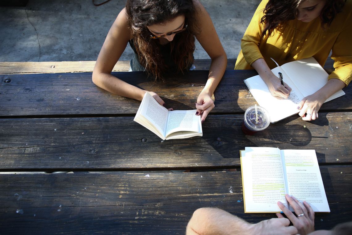 Zaczynasz studia od października? Złóż dokumenty do ZUS, aby nie stracić renty rodzinnej Zaczynasz studia od października? Złóż dokumenty do ZUS, aby nie stracić renty rodzinnej