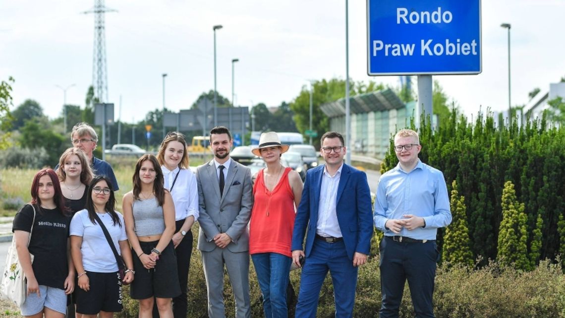 Zasiali łąkę na chorzowskim rondzie. Inicjatywa ta wiąże się z pewnym ważnym przesłaniem