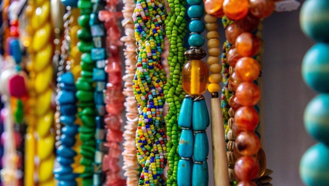 Znalazłeś w szafie niepotrzebne rzeczy? Oddaj je do Charity Shopu!