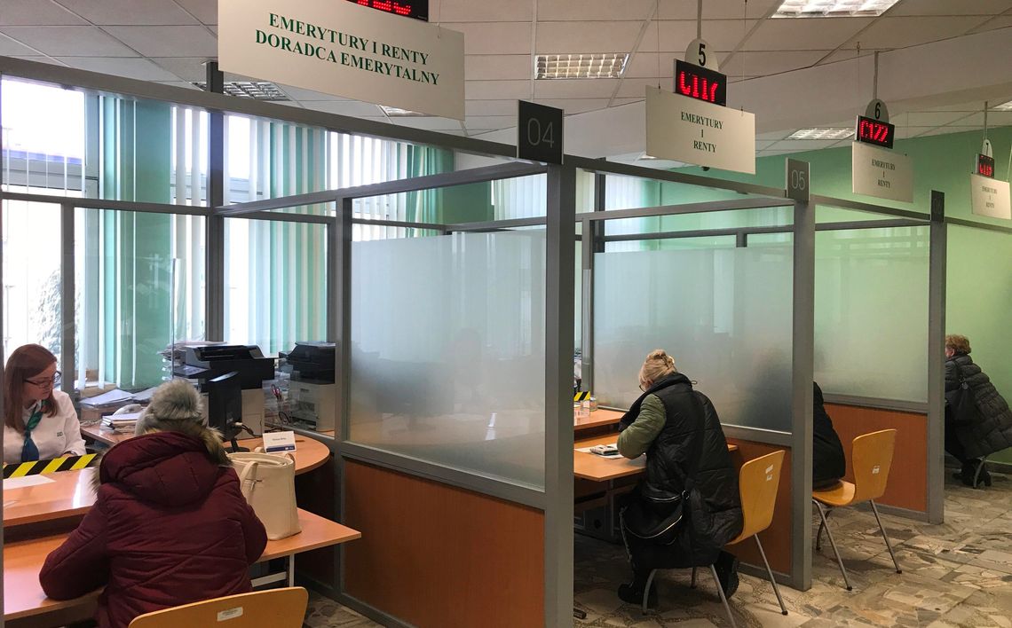 ZUS: wciąż można składać wnioski o rentę wdowią, uprawnieni zyskują średnio 350 zł