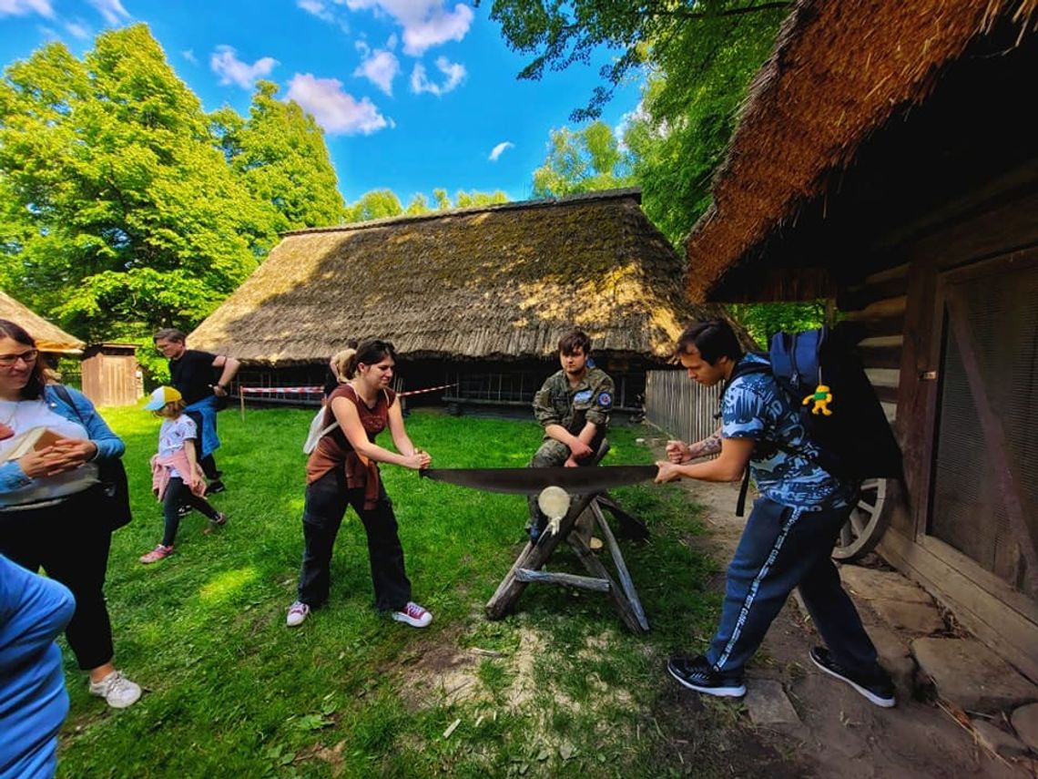 Żywa lekcja historii w chorzowskim skansenie. Przenieś się w czasie podczas Dnia Rzemiosła i Rękodzieła! Żywa lekcja historii w chorzowskim skansenie. Przenieś się w czasie podczas Dnia Rzemiosła i Rękodzieła!