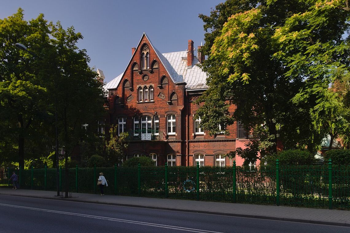 Przedszkole nr 13 w Chorzowie Budynek Przedszkola nr 13 przy ul. Sobieskiego 13 w Chorzowie — zdjęcie archiwalne