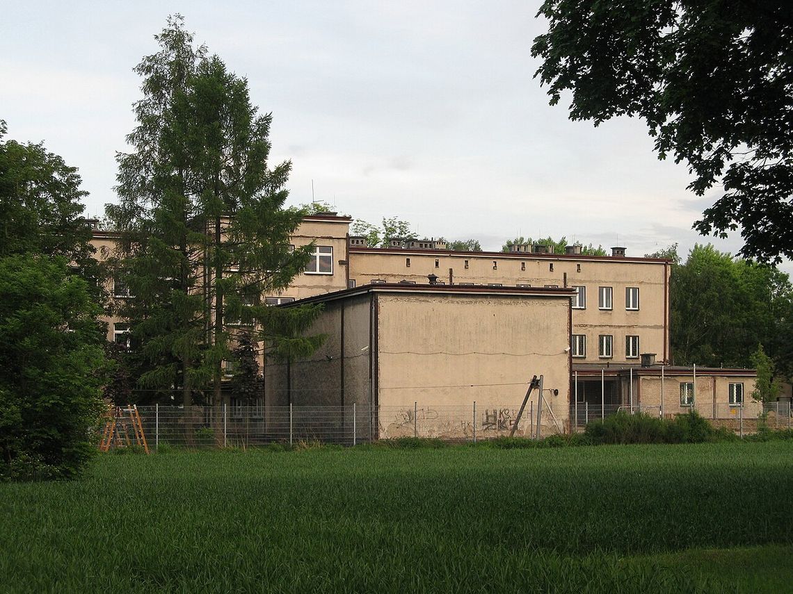 Przedszkole nr 22 w Zespole Szkolno-Przedszkolnym nr 1 w Chorzowie Budynek przy ul. Głównej 21 w Chorzowie-Maciejkowicach, pod adresem Zespołu Szkolno-Przedszkolnego nr 1 — zdjęcie archiwalne