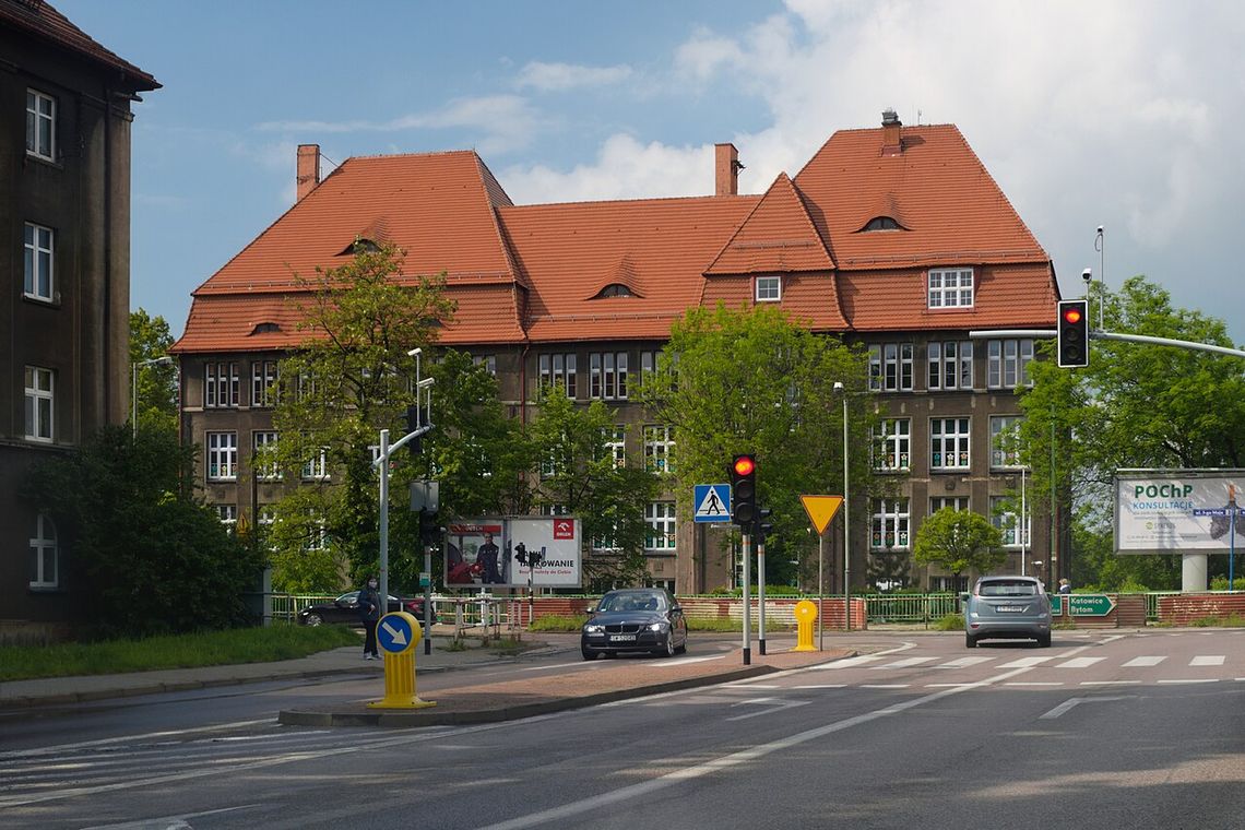Szkoła Podstawowa nr 15 im. Konstantego Wolnego w Chorzowie Budynek Szkoły Podstawowej nr 15 w Chorzowie przy ul. 3 Maja 78