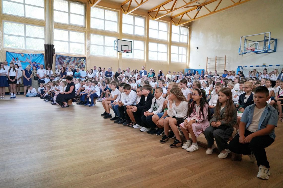 Szkoła Podstawowa nr 29 im. Ignacego Mościckiego w Chorzowie Uroczyste rozpoczęcie roku szkolnego 2026/2027 w sali gimnastycznej Szkoły Podstawowej nr 29 w Chorzowie