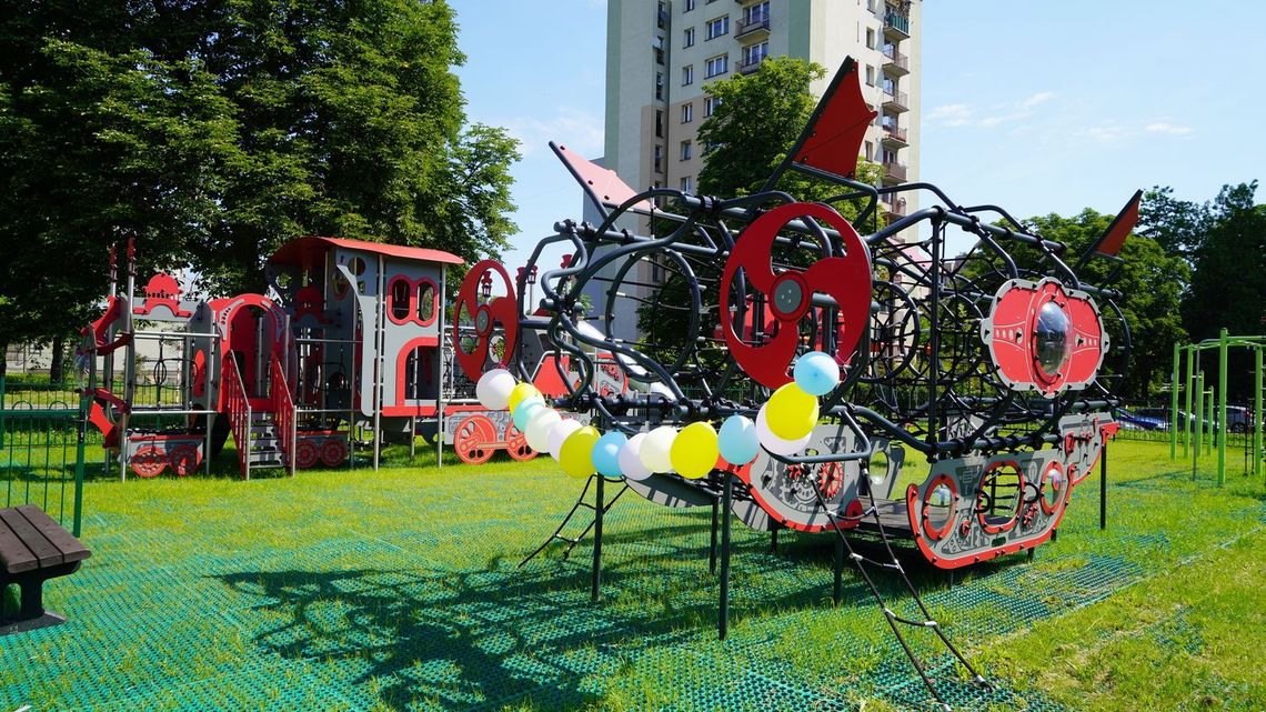 Szkoła Podstawowa nr 38 im. Wojska Polskiego w Chorzowie Plac zabaw przy Szkole Podstawowej nr 38 w Chorzowie — zdjęcie z otwarcia w czerwcu 2026 roku