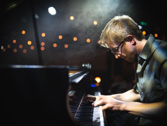 Plakat wydarzenia MICHAŁ CIESIELSKI – Piano Stories, recital fortepianowy w ramach XII Festiwalu Jazz&Literatura 2026