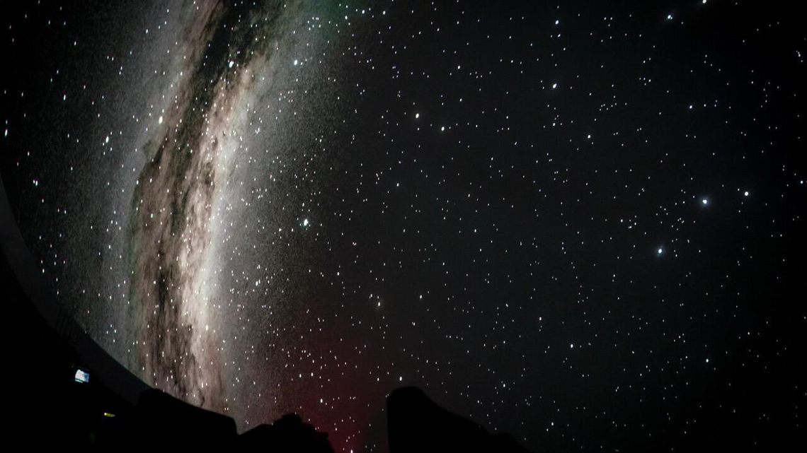 „Kosmiczne spotkania” w Planetarium Śląskim Projekcja Drogi Mlecznej pod kopułą planetarium