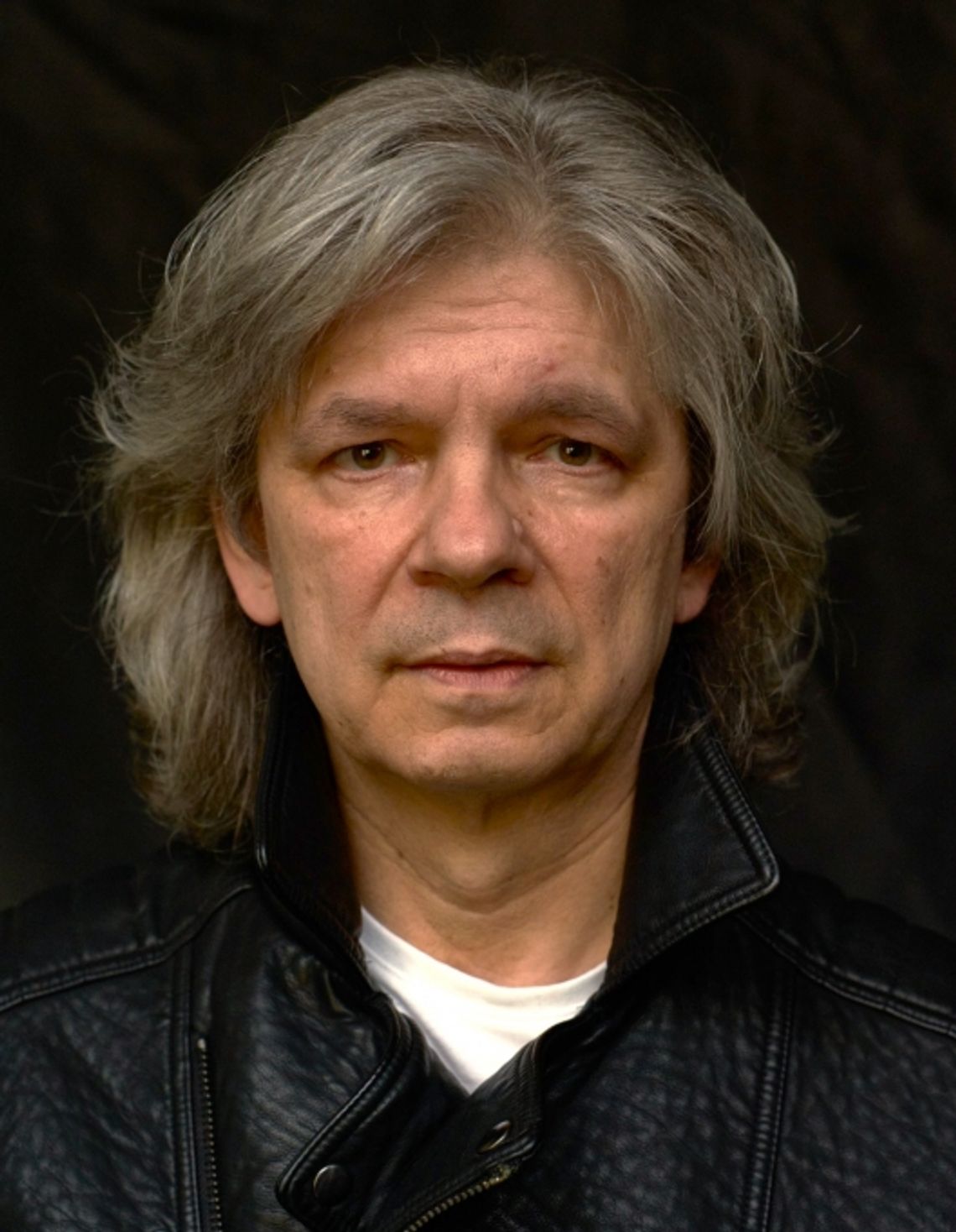 Spotkanie autorskie z FILIPEM ŁOBODZIŃSKIM w ramach XII Festiwalu JAZZ&LITERATURA 2026 Plakat wydarzenia Spotkanie autorskie z FILIPEM ŁOBODZIŃSKIM w ramach XII Festiwalu JAZZ&LITERATURA 2026