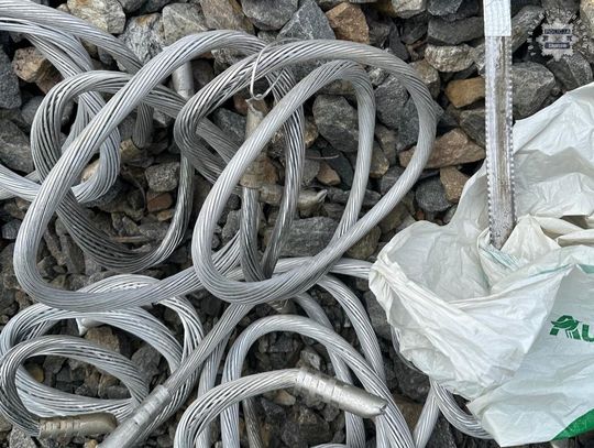 Ukradli kabel zasilający semafor. Mieszkańcy Bytomia zatrzymani w Chorzowie