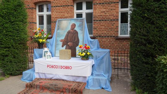 Procesja Bożego Ciała - Parafia św. Franciszka z Asyżu w Chorzowie Procesja Bożego Ciała - Parafia św. Franciszka z Asyżu w Chorzowie