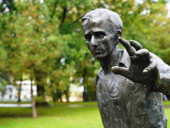 Pomnik Gerarda Cieślika “ewakuowany” z centrum Chorzowa