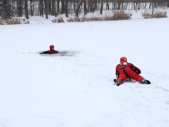 Akcja ratunkowa na lodzie w „Dolinie Górnika”. Spokojnie, to tylko ćwiczenia!