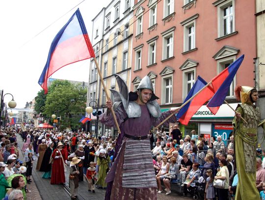 Zdjęcie archiwalne: parada z okazji Święta Miasta Chorzów, rok 2013